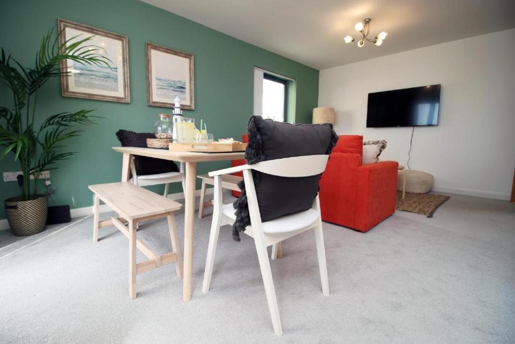 Observatory 2 Bedroom Apartment Overlooking Beach Суонси Экстерьер фото